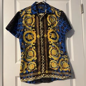 Men’s button up casual blue, yellow, black crown print sz small. Phat Fram brand
